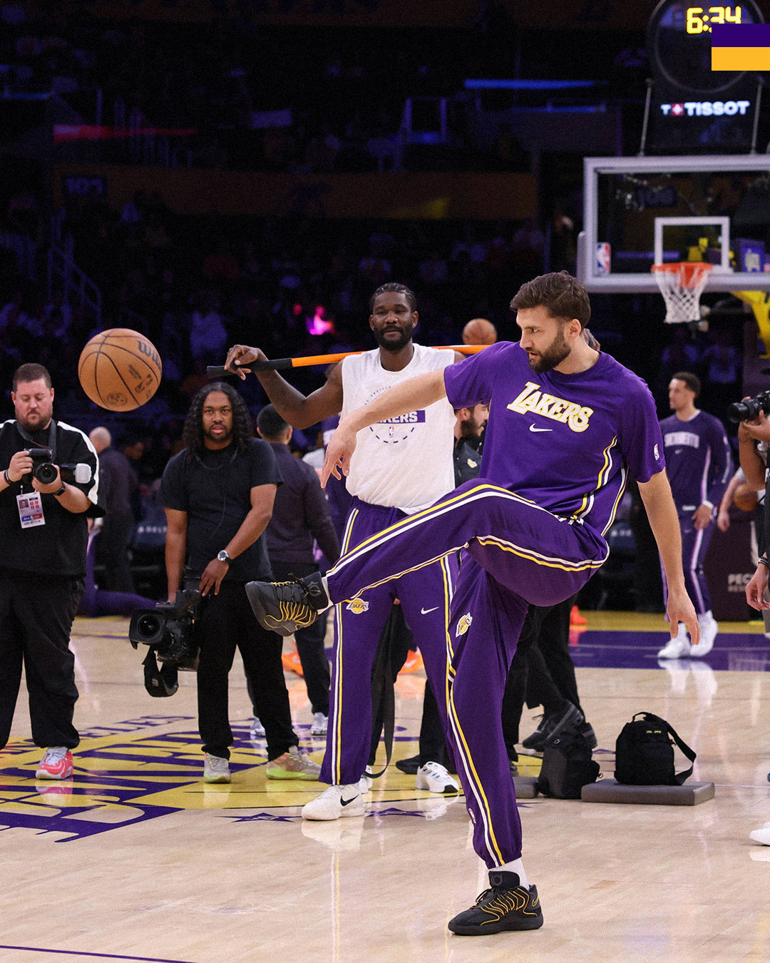 国王vs湖人 比赛开始！湖人国度