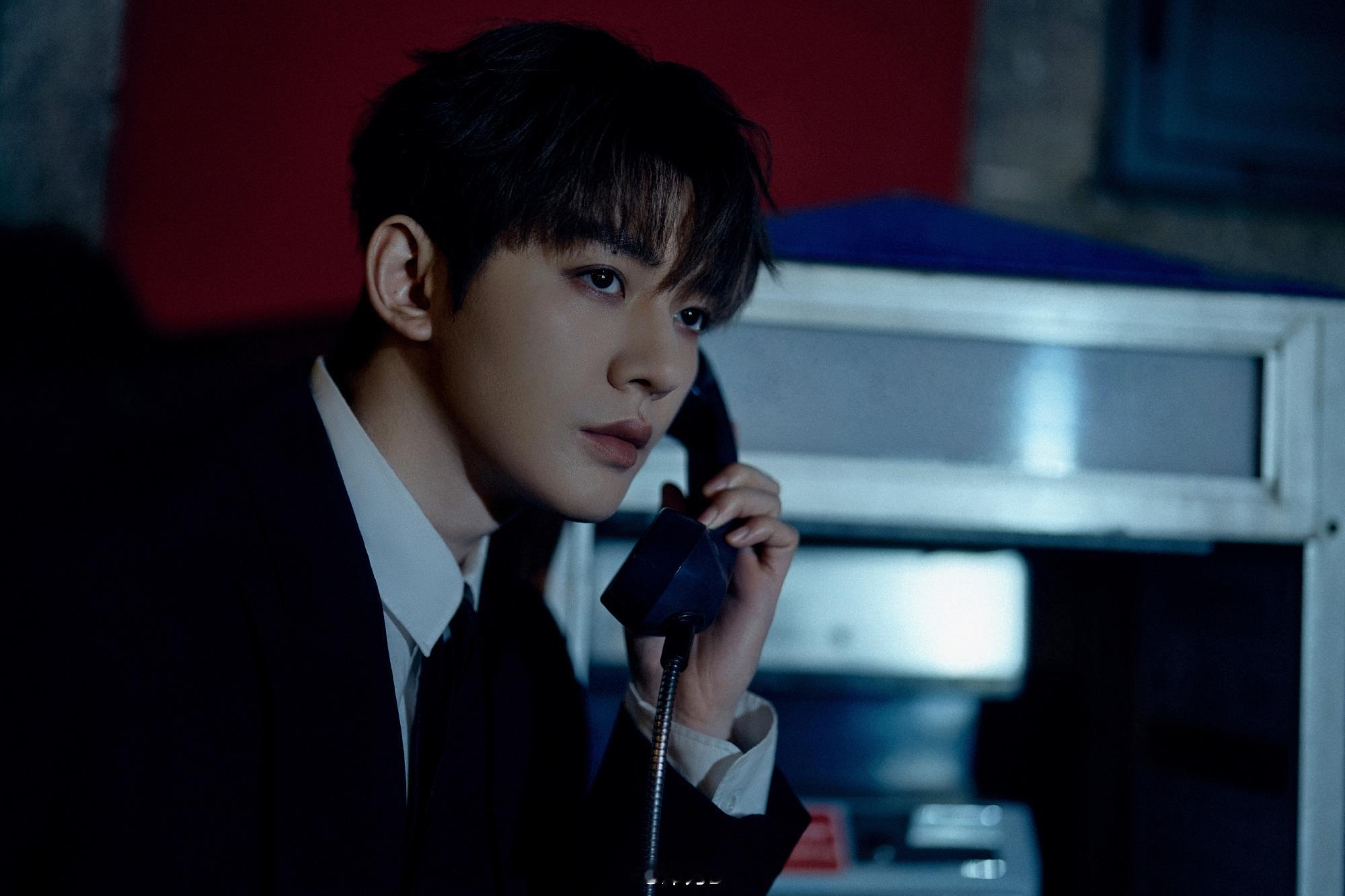 尖叫之夜出图邓为尖叫之夜出图了，让你们感受下顶级颜值的魅力！期待邓为尖叫之夜！ 