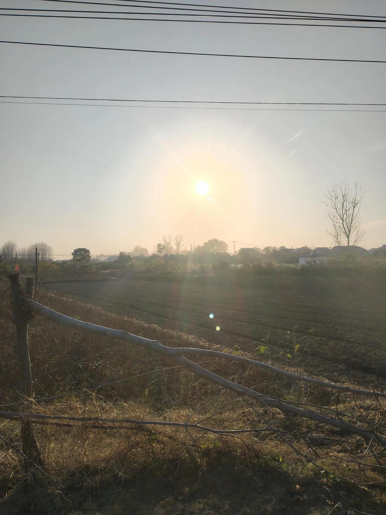 找了一份工作，3100块钱一个月，早上九点上班 ，晚上九点下班，中午休息两个小时