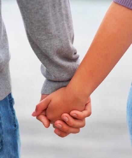 1年纸婚；2年棉婚；3年皮革婚；4年花果婚；5年木婚；6年铁婚；7年铜婚；8年陶