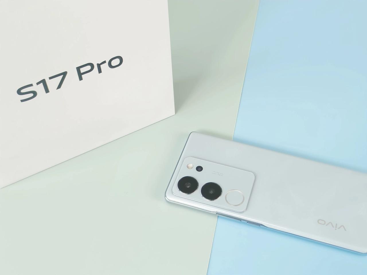vivo S17 Pro山海青开箱图赏

轻薄手感是vivo S系列一直坚持的产
