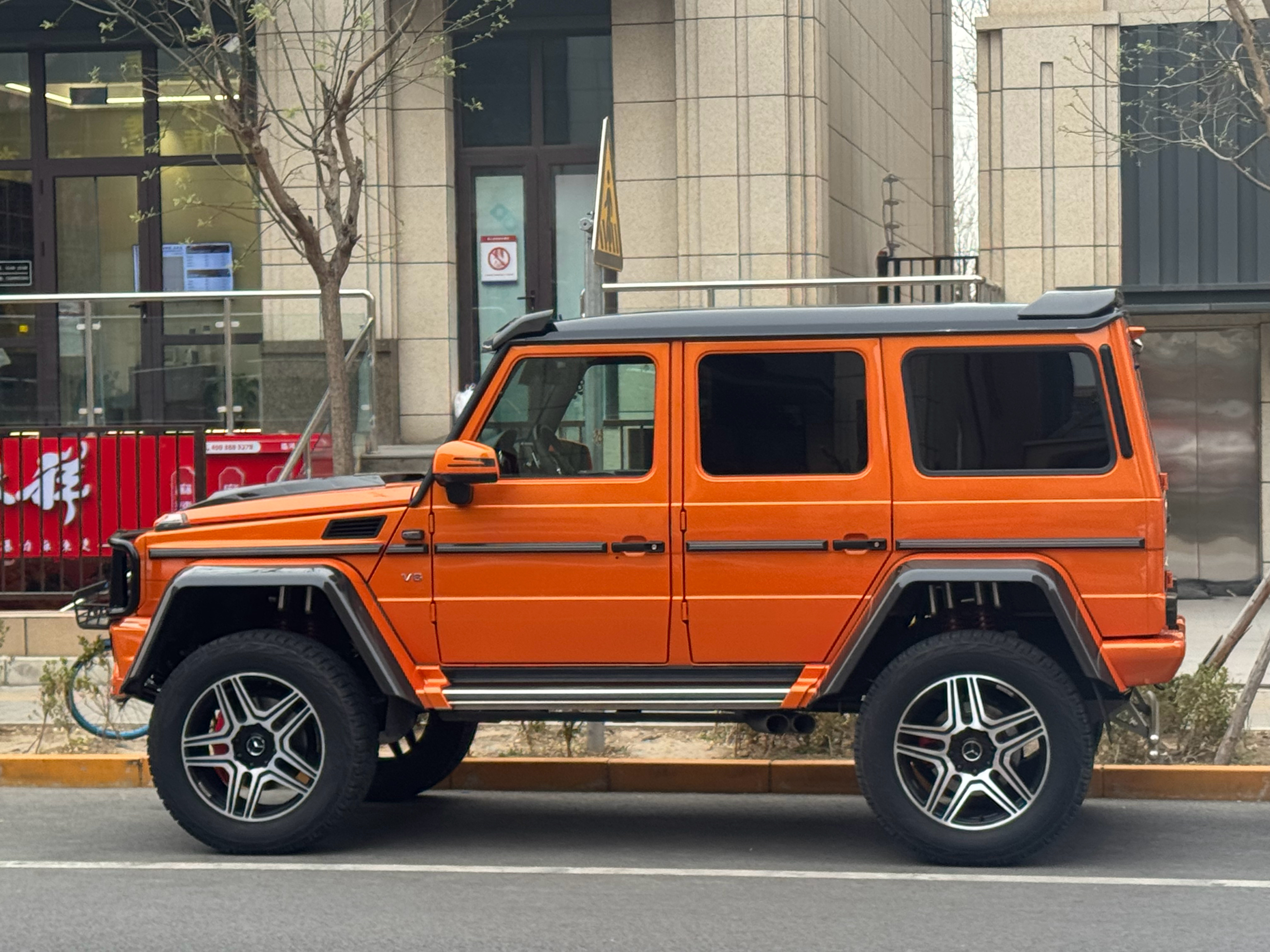 还得是我大顺义一台G500 4x4 2确实鲜艳和显眼李楠说道李楠说道大v聊车汽车