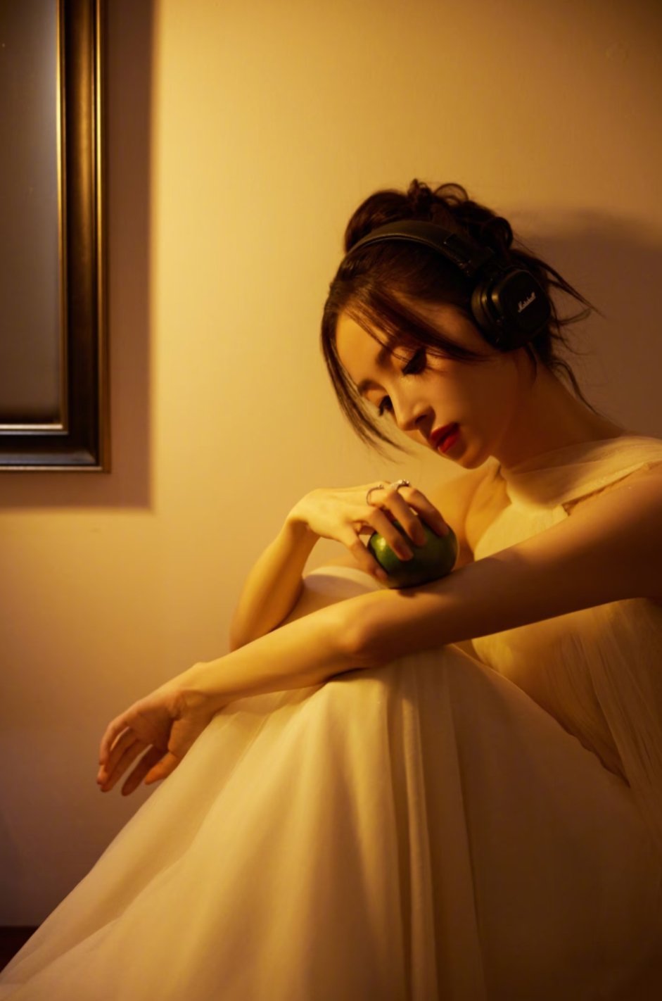 胡冰卿暖光灯下的一组写真～ 