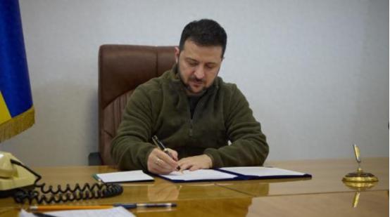 刚刷到的突发大瓜，就在当地时间4月4号泽连斯基已经签了总统令，要收拾俄罗斯的一批