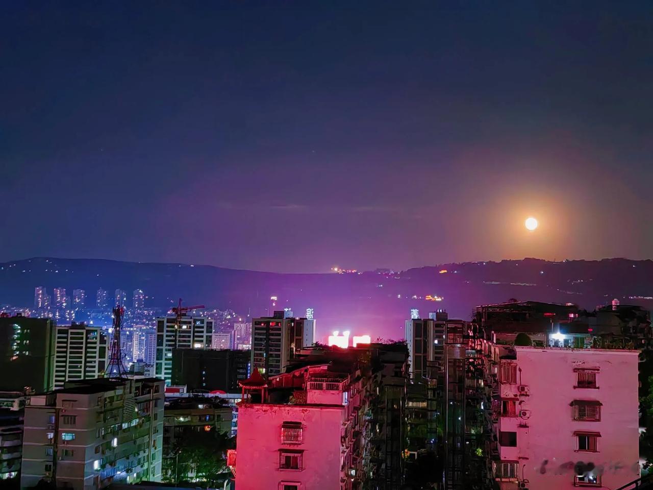 今夜，平湖万州明月当空，十五月亮十六圆！