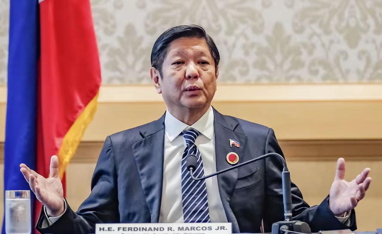 北京三天之内落下两记回应。第一记：即日禁止菲律宾猪及其制品进口，精准封堵农业创汇