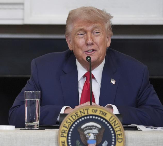 大伙还记得东盟峰会上特朗普那副“事不关己”的样子吧？转天10月28号，他就拉着日