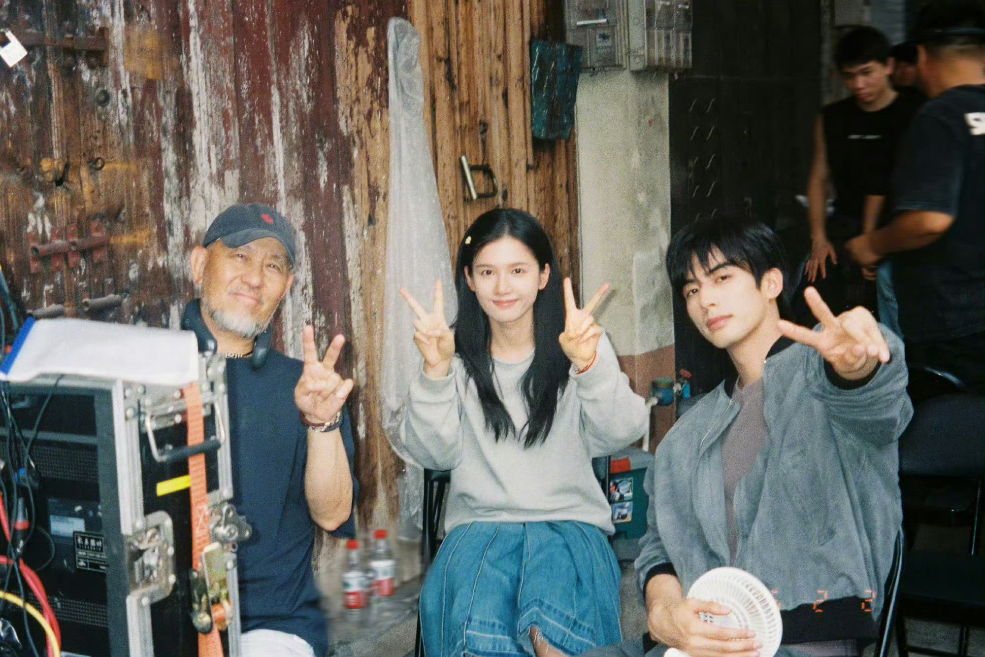 野狗骨头都是有代表作的演员宋威龙有《以家人之名》 《下一站幸福》张婧仪有《点燃我