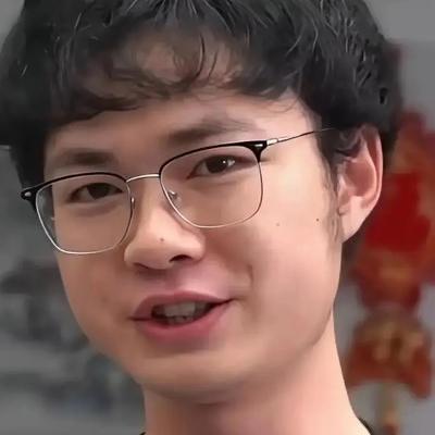 海宁有个考生，去年被北大录取了却没去毅然放弃复读，复读一年后考了714分，在浙江