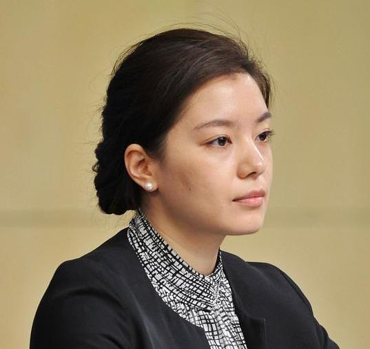 张京名言：外交场合，克制的神情也是一种专业。
评论：很多人疑惑为什么镜头前的张京