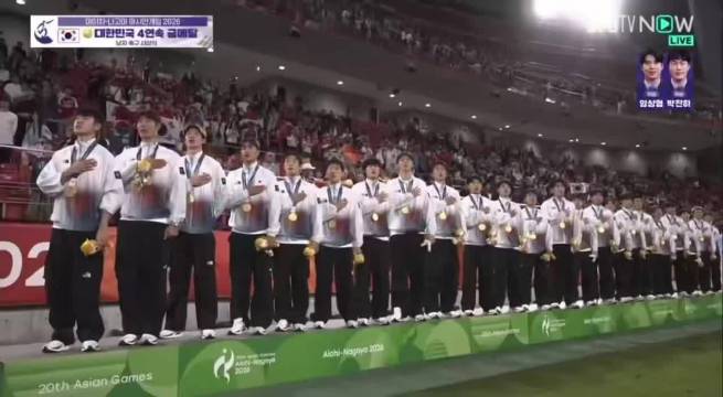 #韩国主帅夺冠后向队员道歉##四连冠到手韩国队主帅说自己无能##韩国u23夺金免兵役球员集体喜极而泣