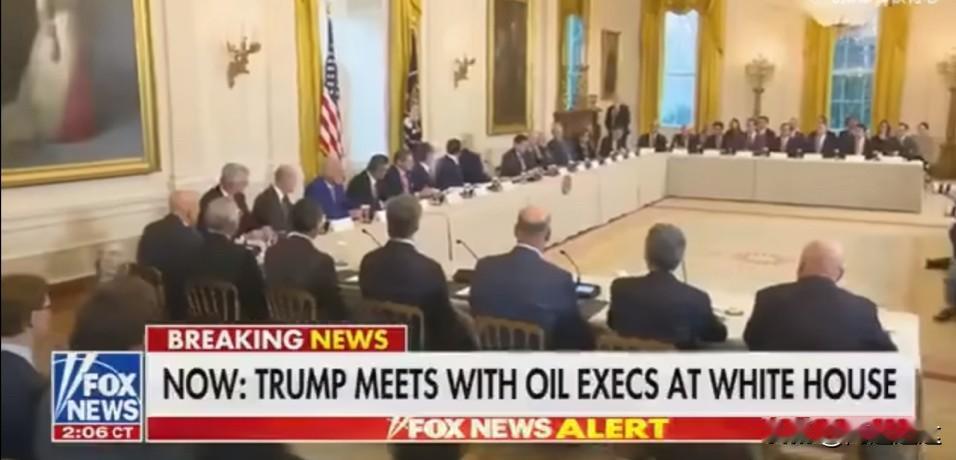 特朗普请了20多美国石油公司总裁，在白宫讨论开发委内瑞拉石油。特朗普保证军事支持