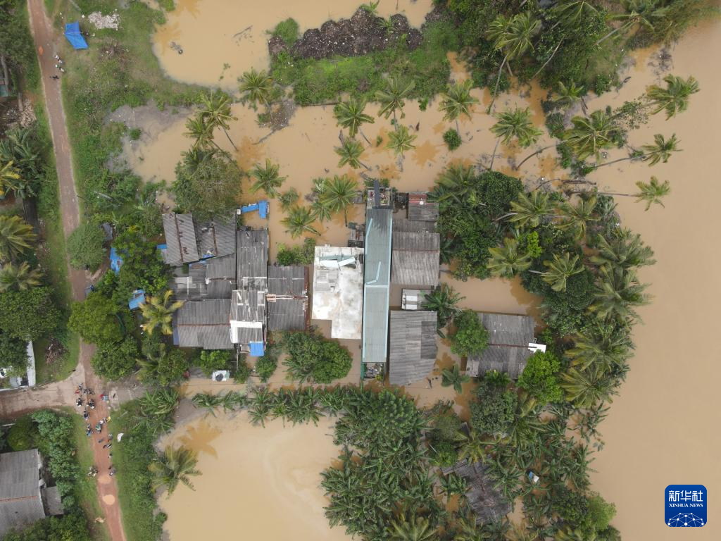 【美媒：132人死亡，#斯里兰卡全国进入紧急状态#】据美联社11月29日报道，斯