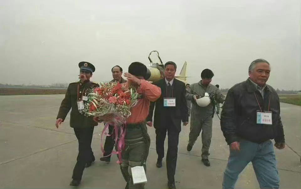 28年前的今天，歼-10首飞成功，中国成为世界上第五个能够自主研制第三代战机的国