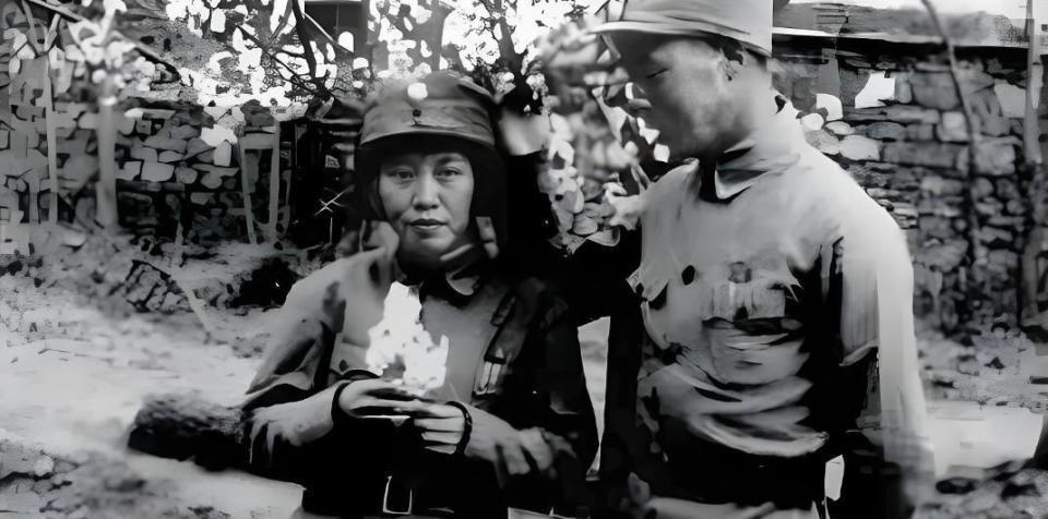 1937年，18岁的河北易县姑娘赵秀琴带着弟弟摸黑翻过三道日军封锁线。

身后是