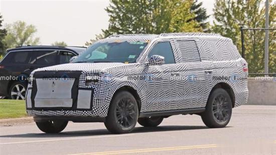 新福特Expedition路试谍照曝光，新车定位为福特“大号探险者”SUV，预计