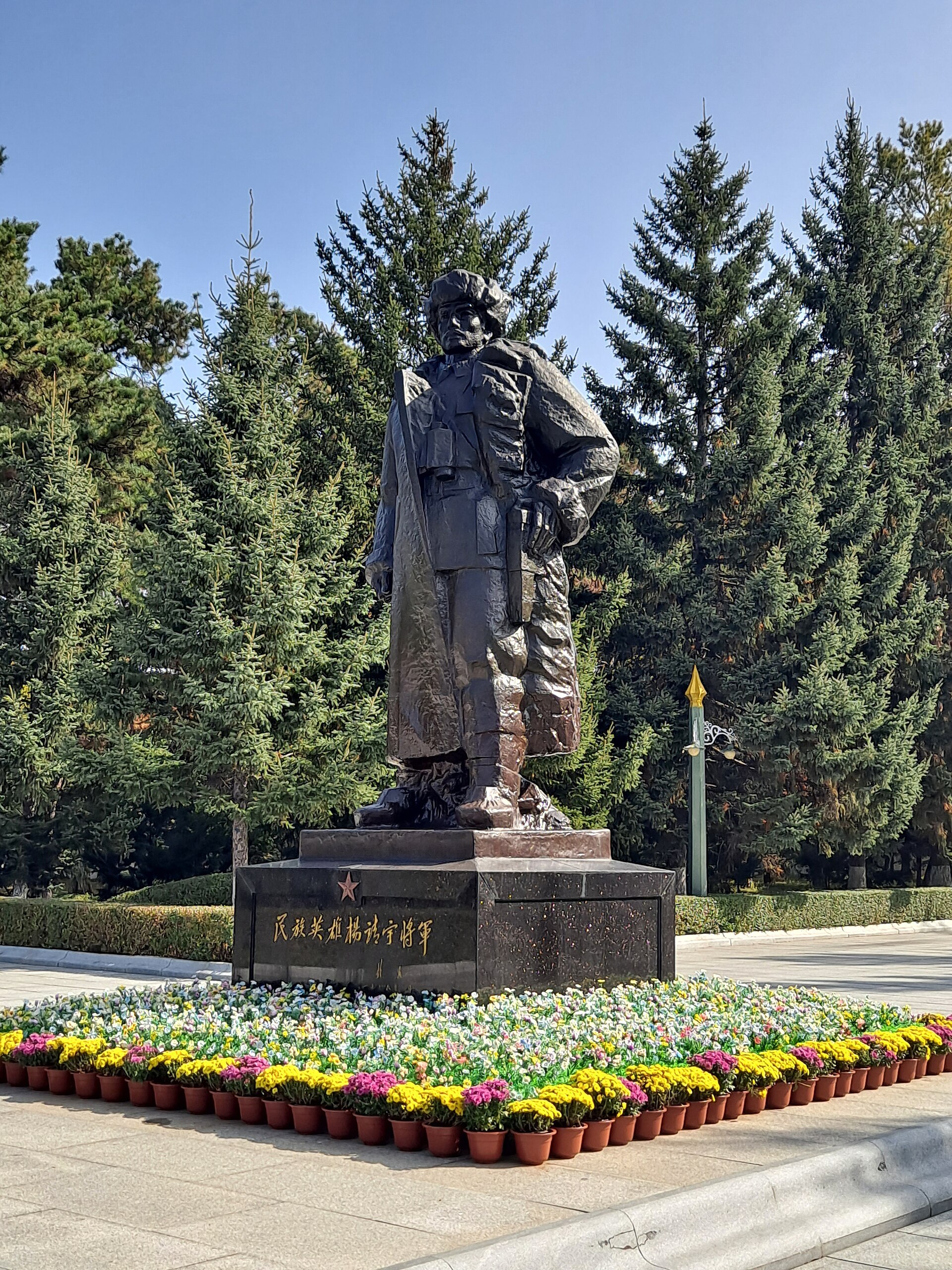 飞扬军事 1946年2月23日，杨靖宇殉国6周年。辽东省政府、靖宇县政府隆重召开