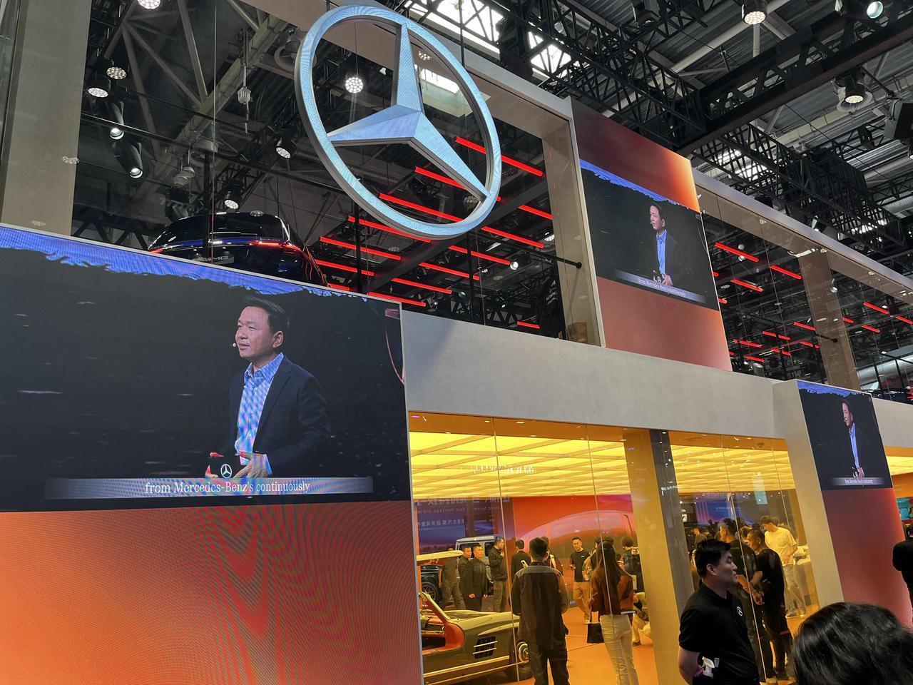 梅赛德斯奔驰到底是老牌车企，一出手满满的历史感！

北京车展上，用每一代的车型，