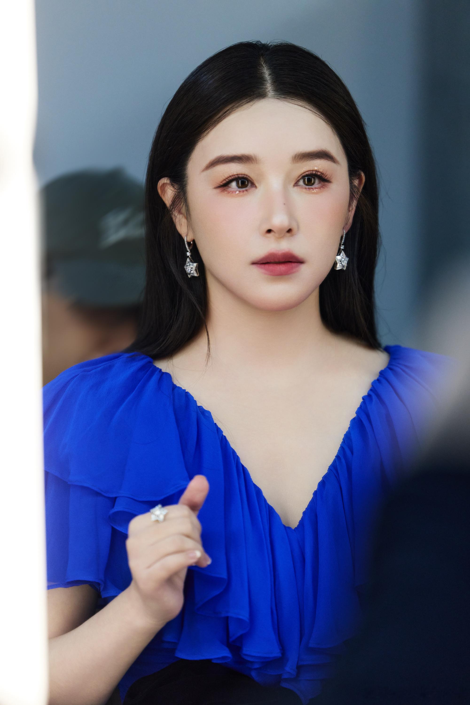  豁达女神阚清子！玩梗大方又可爱，心态年轻，颜值气质双在线👍 阚清子是不是像大