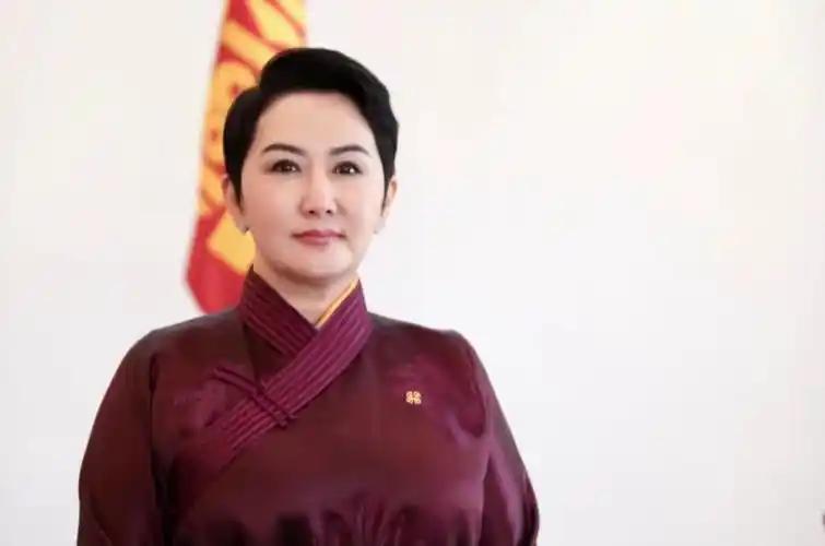 前脚蒙古国外长巴特策策格访问菲律宾，支持菲律宾的南海权益。后脚巴特策策格参加欧安