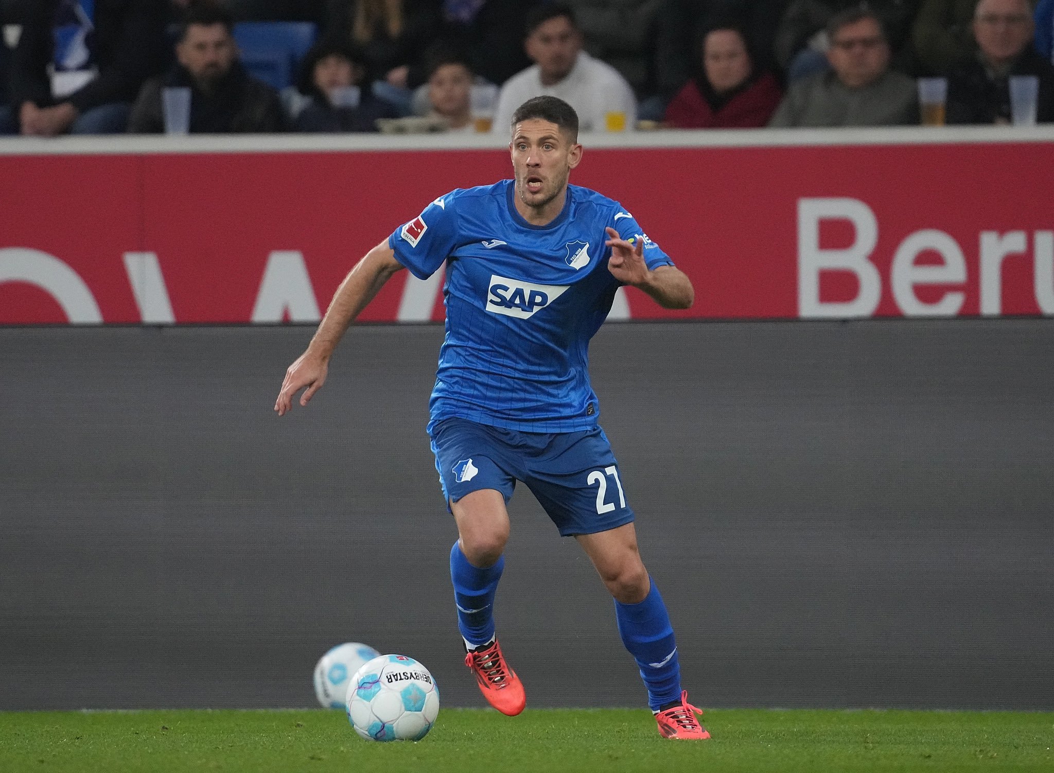 克拉马里奇，霍村传奇霍芬海姆5：1大胜门兴格拉德巴赫，克拉马里奇上演帽子戏法。不