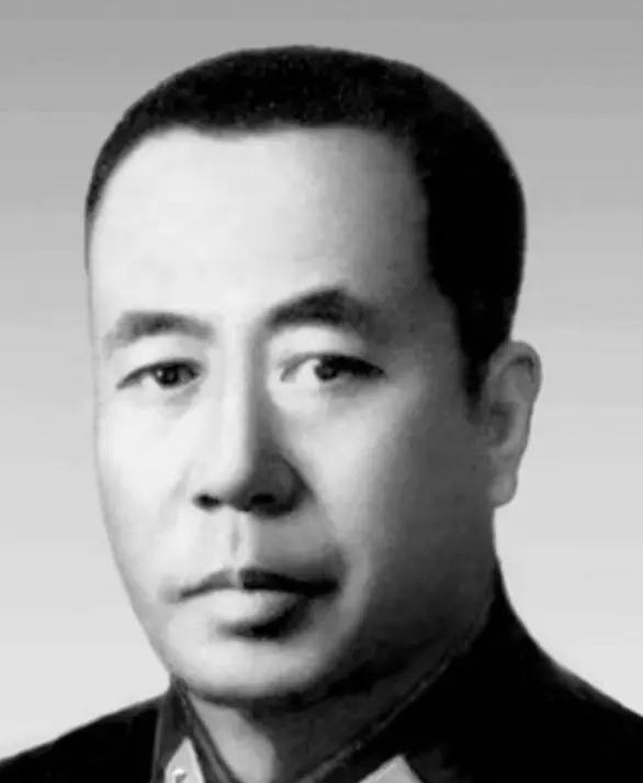 “1949年，潜伏于台湾的陈宝仓预见身份即将暴露，为彻底免除后顾之忧，将妻子及四