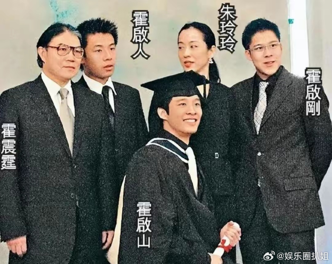 霍震霆曝儿子霍启仁已结婚霍震霆被问起小儿子婚礼的事儿，他说已经结婚了，欢迎新儿媳