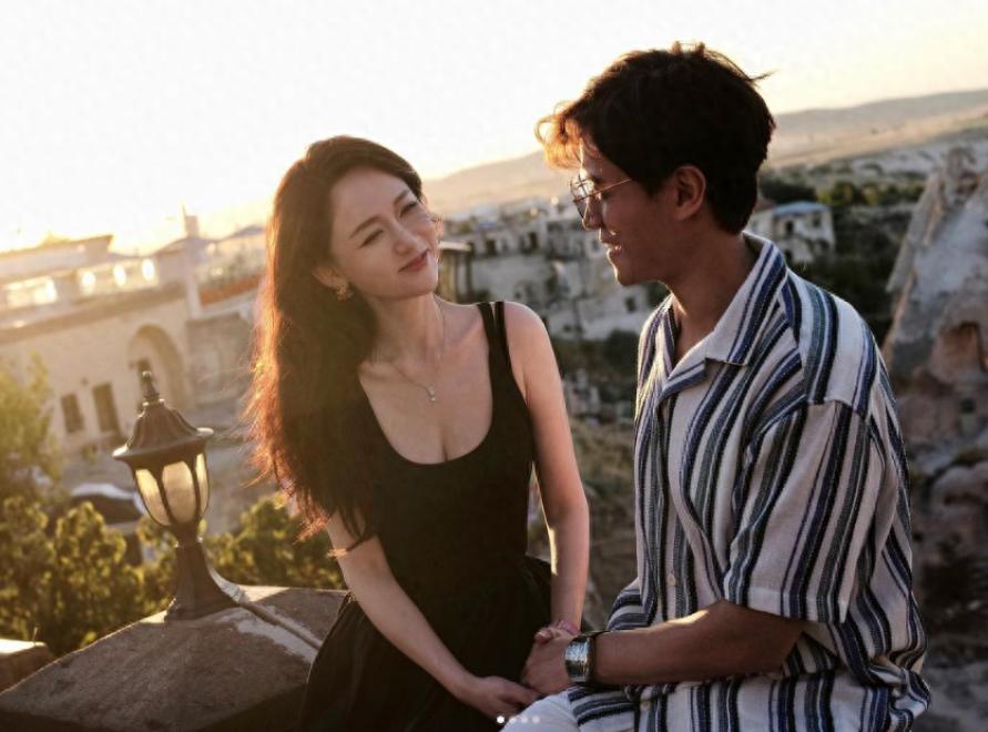 9月22日，对于陈乔恩和她的丈夫艾伦来说，是一个特别的日子。为了庆祝他们相识和相