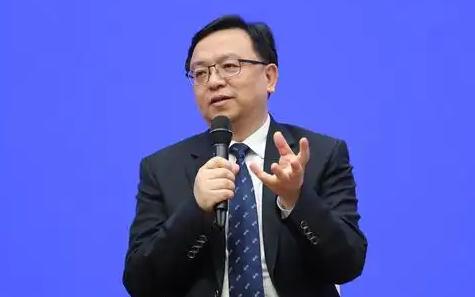 比亚迪几年能做到全球头名，三个人三种答案
跟几个朋友讨论比亚迪几年能做到全球销量