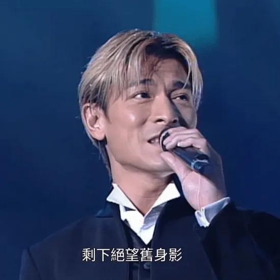 很多人说“金毛”造型是刘德华的颜值巅峰！其实西装加大背头，才是刘德华颜值与气质最
