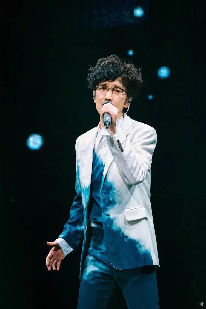 #周传雄念念不忘回响巡演#音乐总是能够给人带来无限的感动，周传雄的舞台更是让人念