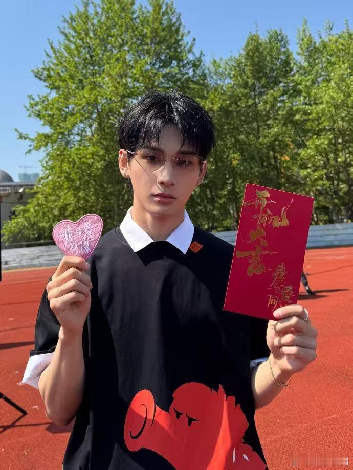 姚琛首次主演男二这次的卫然演好了的话，姚琛你小子收拾收拾等着升咖吧！我的全能王姚