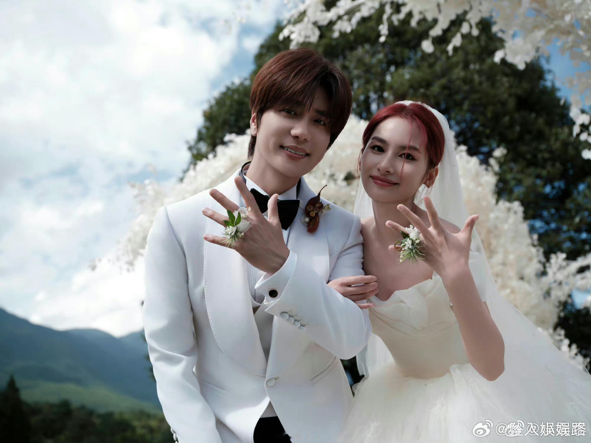 #陆虎陈曌旭婚礼好多熟人# 看到了好多熟人啊！路虎真是超有人缘，祝二位新婚快乐[