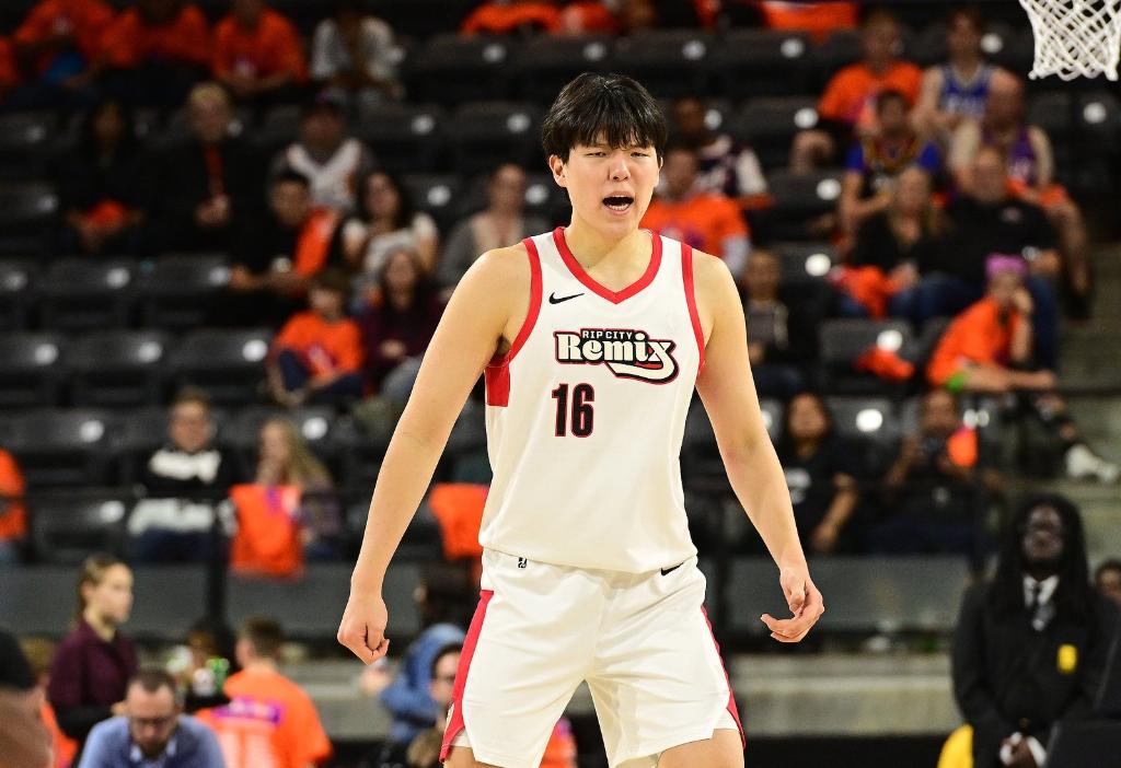 周琦解说时道破了关键：杨瀚森绝杀后就得直奔美国开启NBA第二季，后续恐难合练就得