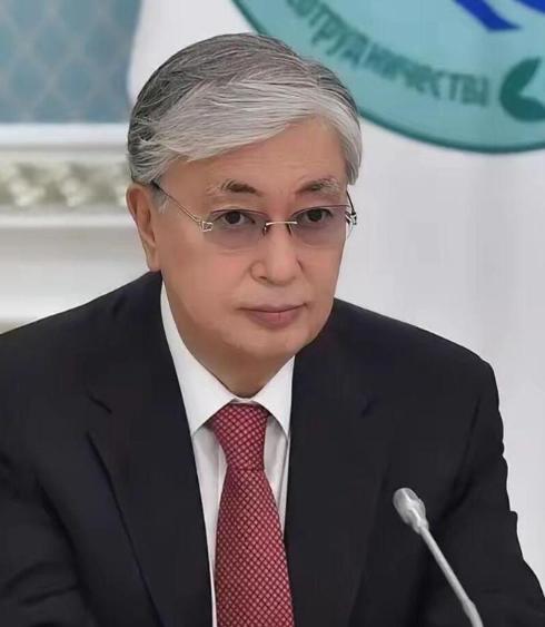 很多人都觉得哈萨克斯坦这两年把“摇摆外交”玩明白了，在美俄中三大国之间反复横跳，