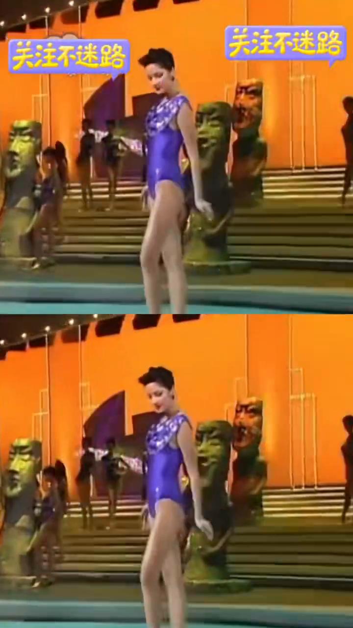 果然香奈儿老了。
还是香奈儿。考古之前瞿颖被胡兵邀请到伦敦时装秀，出场便吸引了视