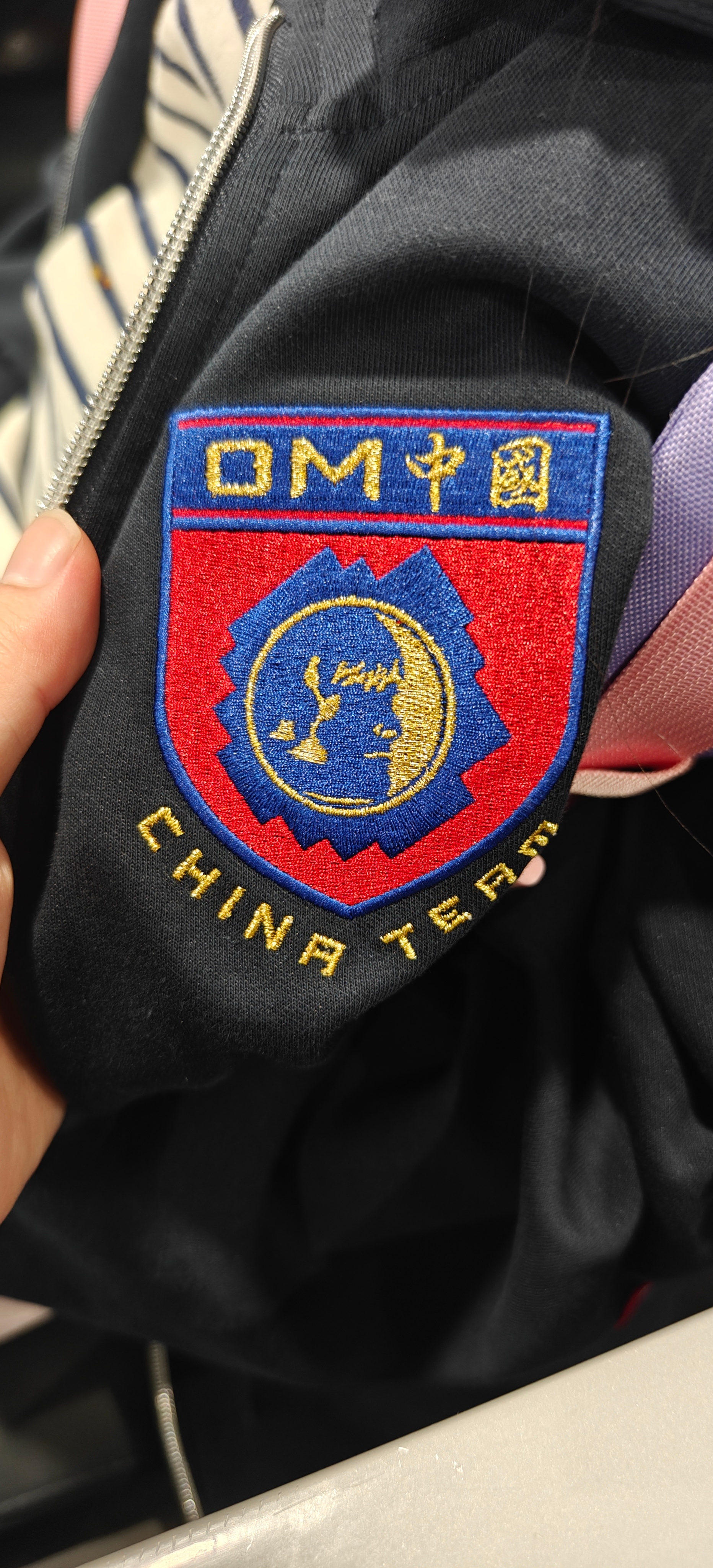 米蛙头是个心思重的娃昨天到上海浦东机场学校领导来接米蛙头他们米蛙头就偷偷哭了说感