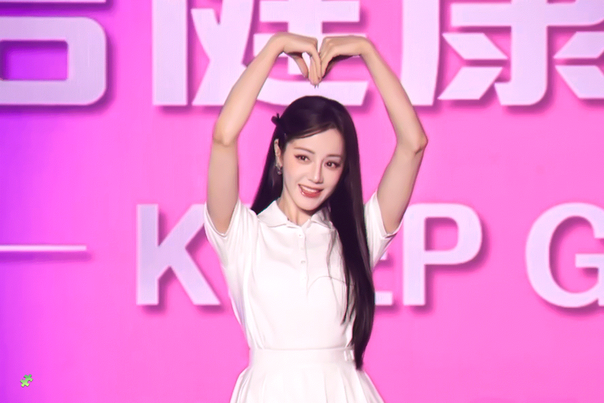 迪丽热巴直播好嫩好少女，为啥一到剧里就显老[允悲] ​​​