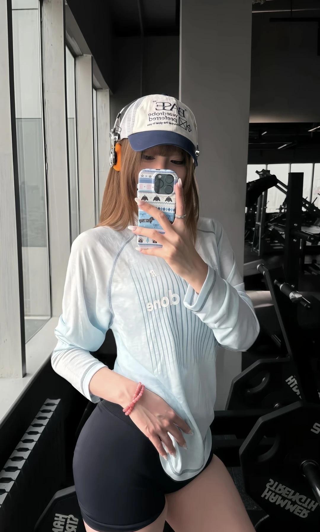 运动女孩儿的对镜自拍
健身穿搭 我的健身日常 女生运动起来有多酷 运动风