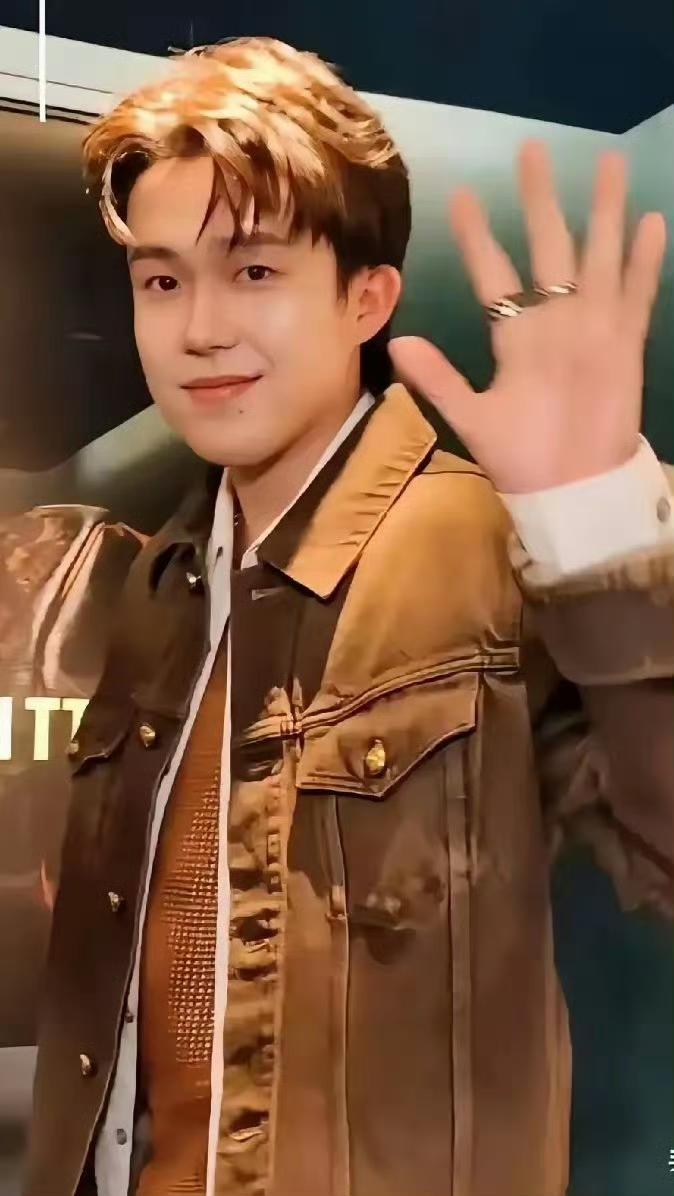 🤯 离谱！王楚钦热度超过刘强东，2025热度榜前三到底凭什么？

除了球技，他