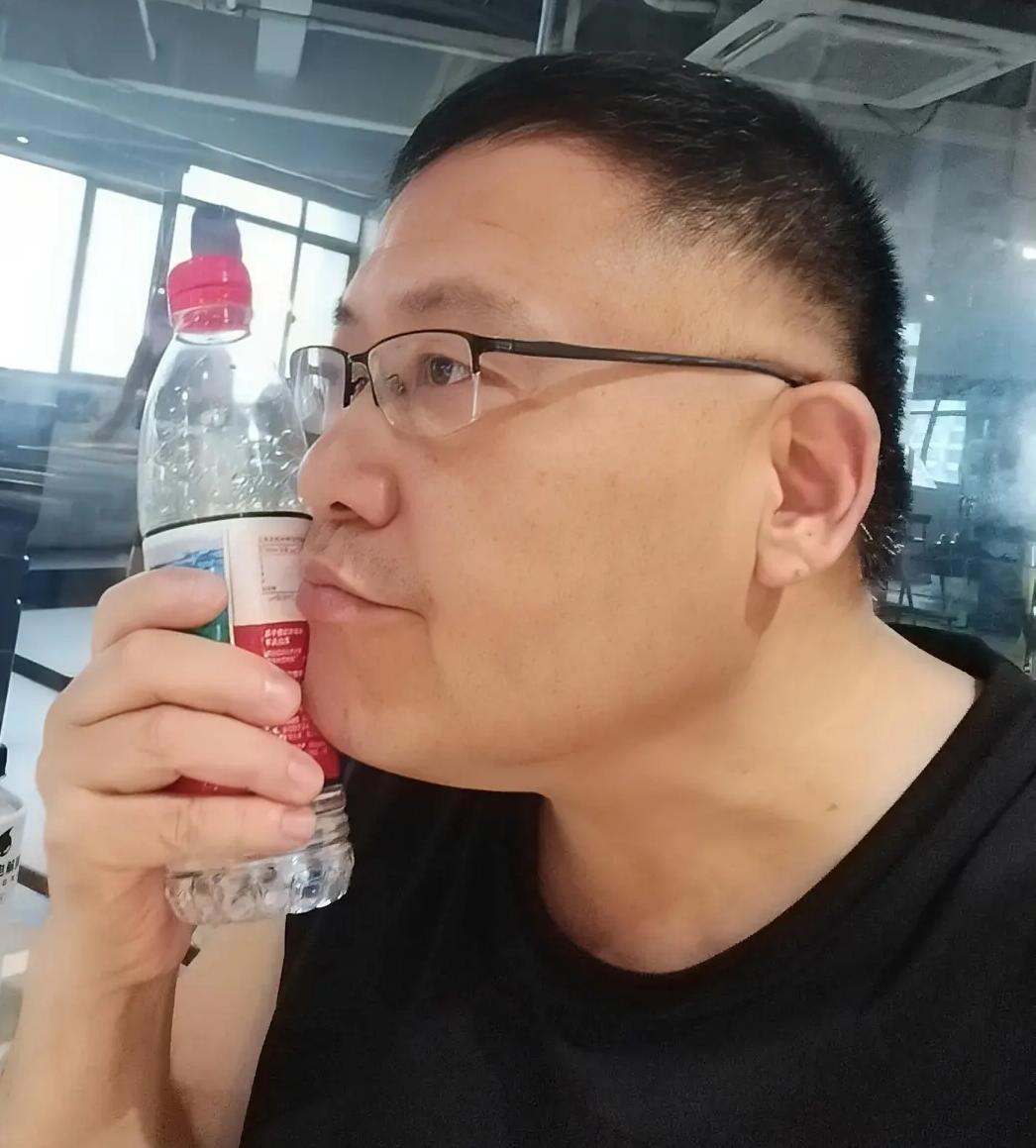 刚刚吃过早餐，就接到了四姐电话，约我明天早上9点钟打麻将。

你有没有搞错啊，早