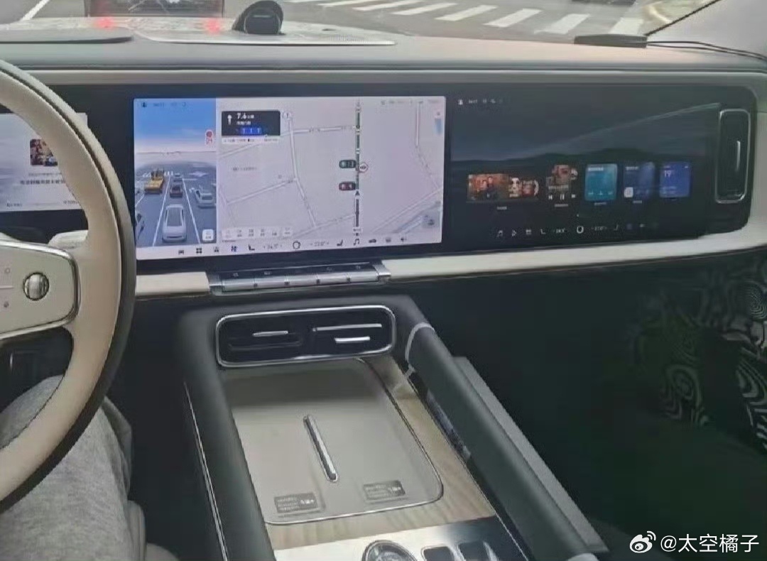 鸿蒙智行 享界G9的内饰曝光了三联屏设计你们觉得好看吗？中控和副驾的黑边控制的还