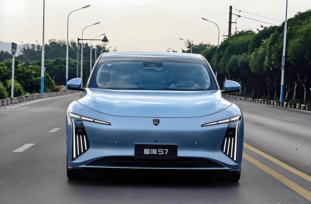 明明可以靠脸，却偏偏要靠实力
东风风行星海S7拥有
10万级唯一800V超快充技