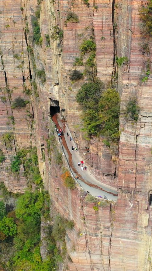 免费的挂壁公路在哪里河南辉县上腊江挂壁公路，免费可自驾，藏在南太行悬崖绝壁上，没