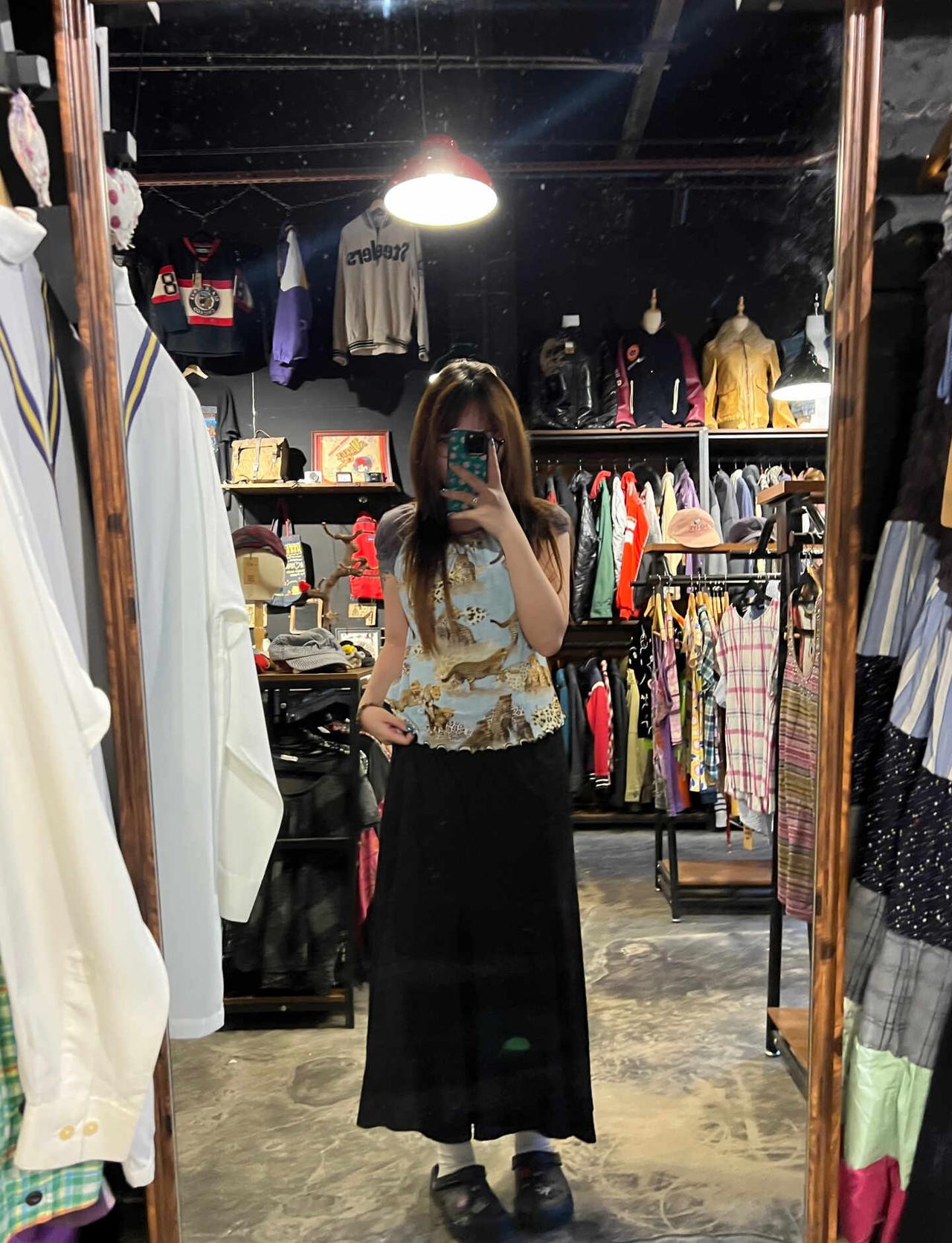 番禺最好逛的古着店！
每次来都能带走一套！老板也很可爱啊！！
📍西坊大院Bra