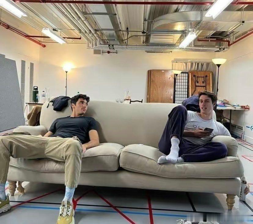 《星条红与皇家蓝》的幕后照最喜欢这张 春节档马上有戏