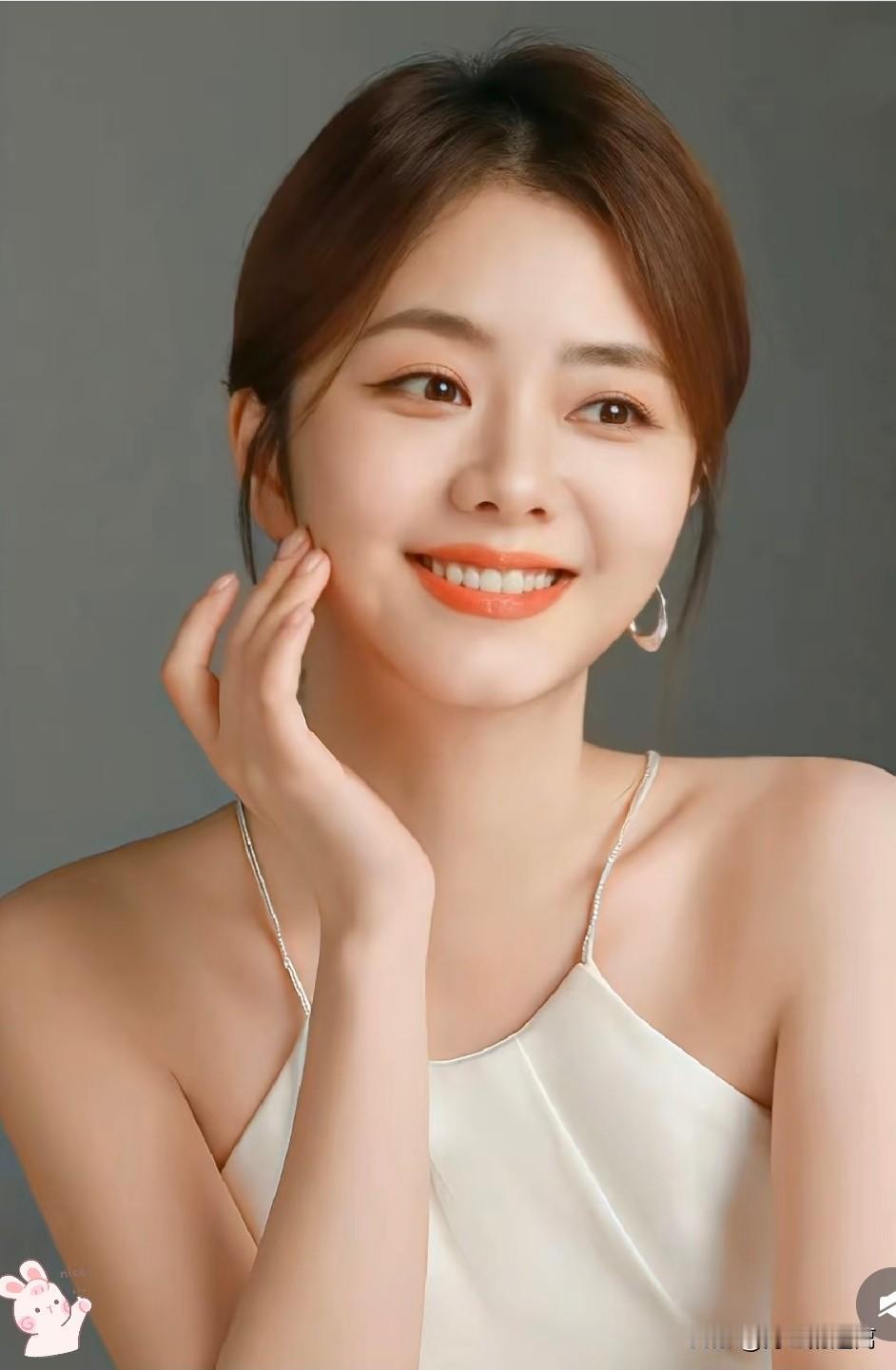 谭松韵为什么不签公司？

难道她真的是为了清净？

那可真是小看这位女演员了，清
