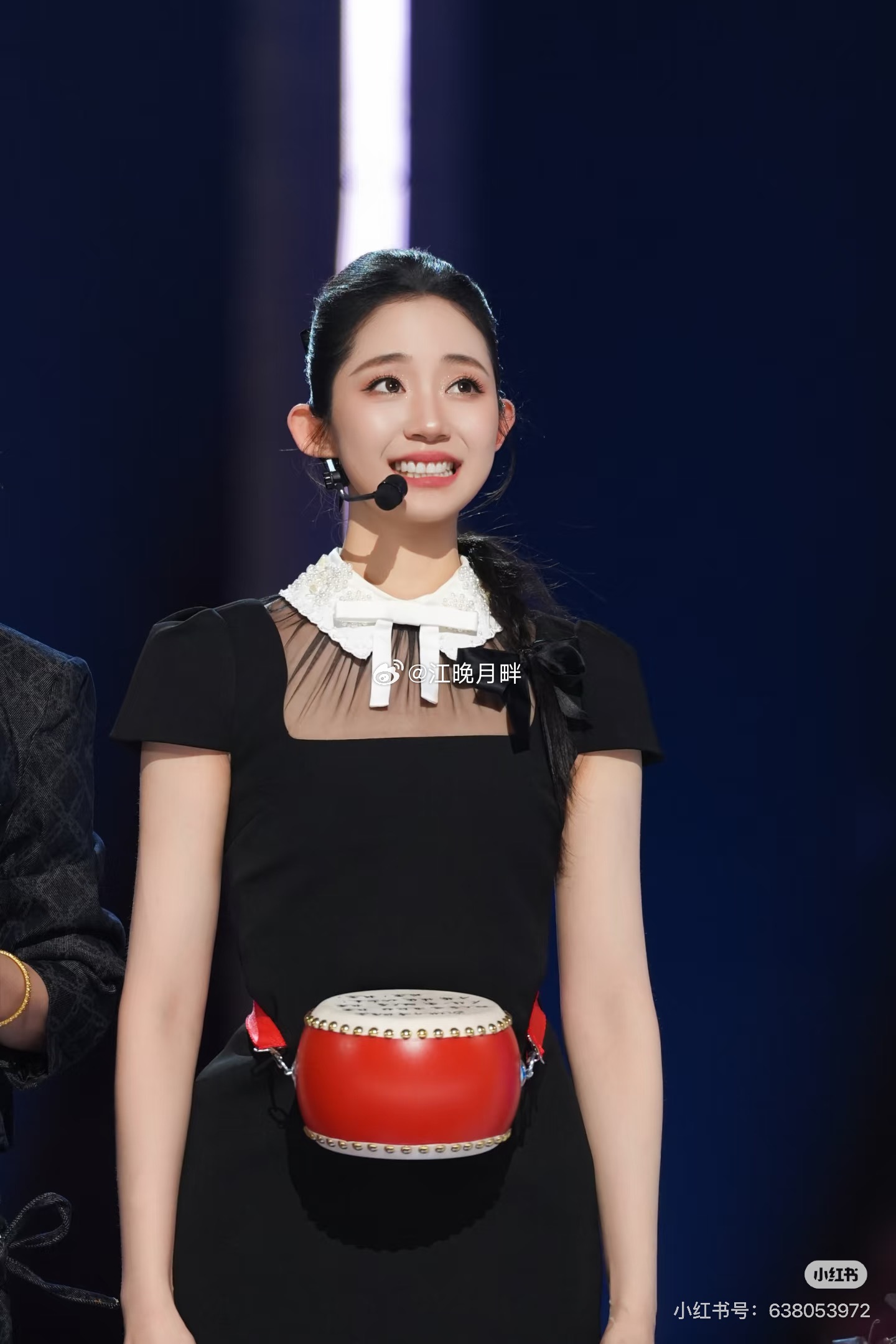 万千惠三宝儿子女儿近照近日，网友偶遇万千惠与丈夫三宝携一对儿女现身上海迪士尼游玩