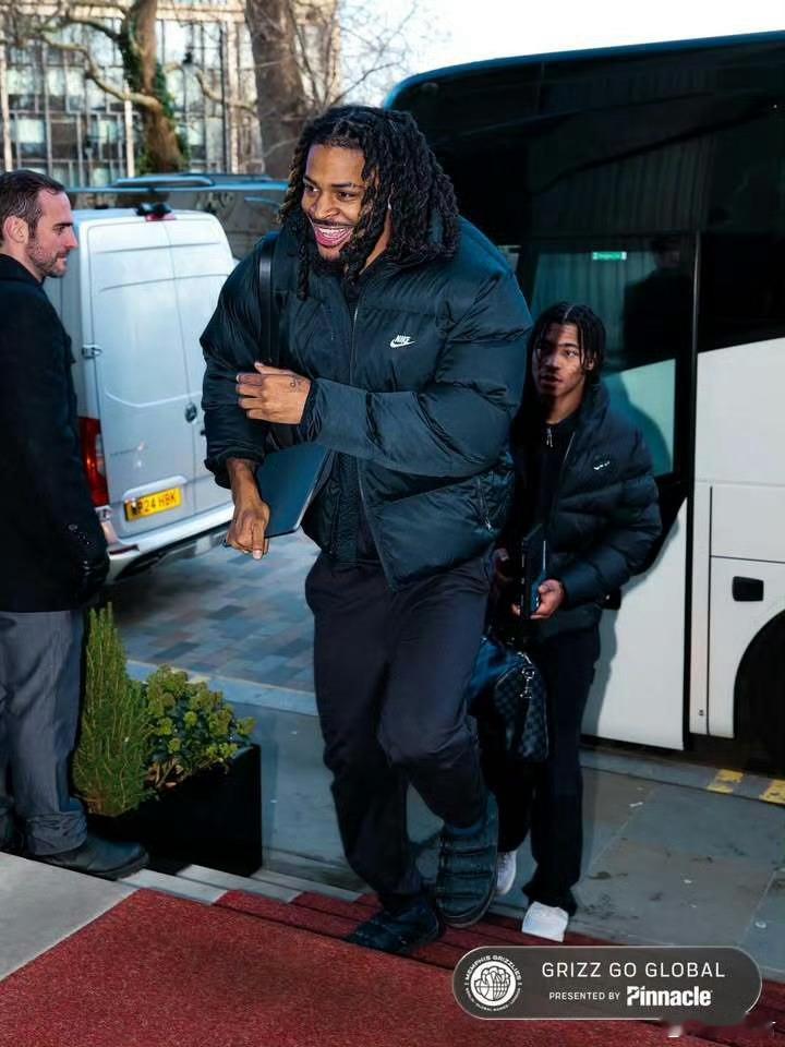 灰熊主场大胜魔术，安心打球的莫兰特还是那个联盟一线的控位，进攻高效、组织在线。他