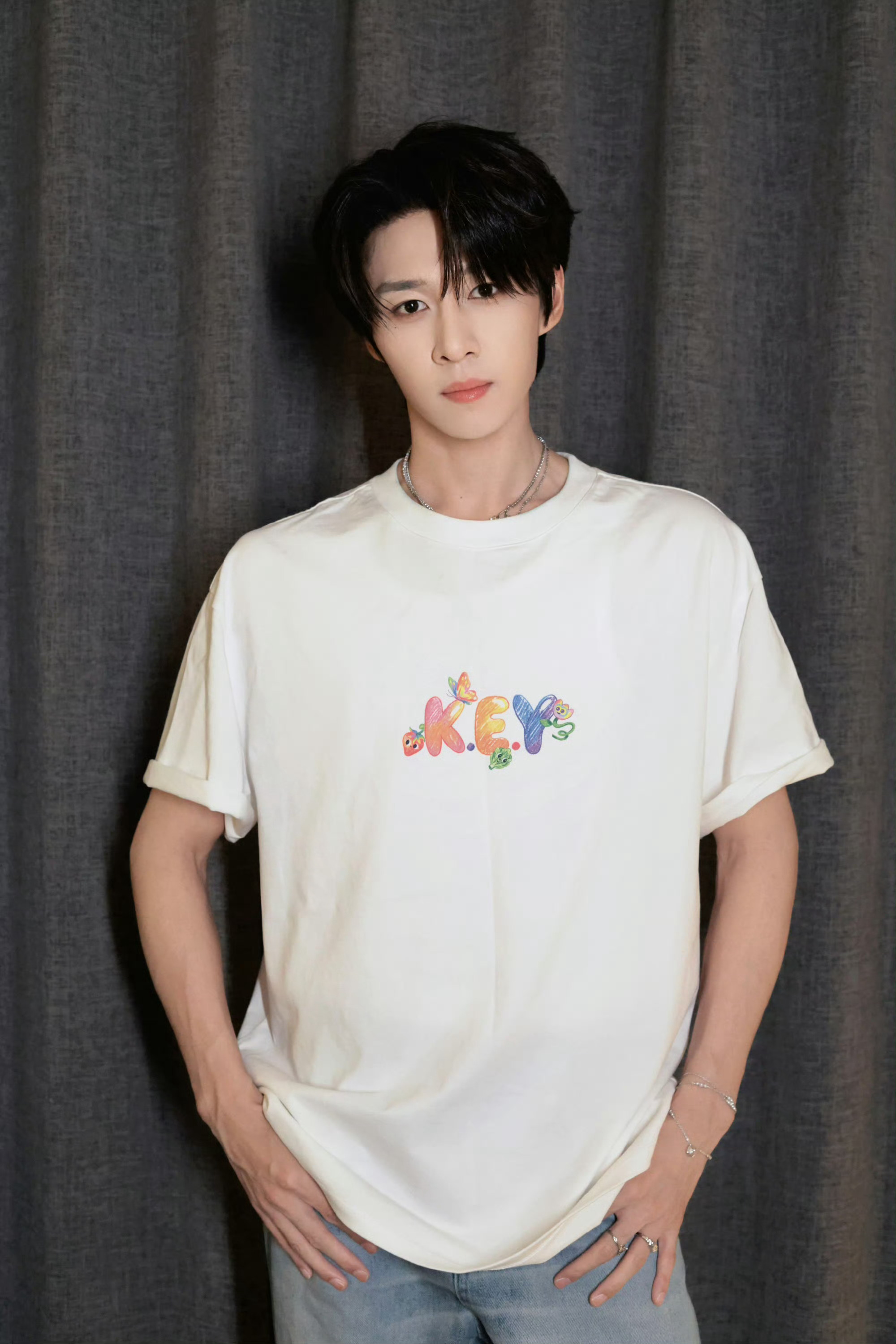卓沅公开巡演周边T恤成本价 💜 卓沅心意启程你是我黑白世界里唯一的彩色或许是当